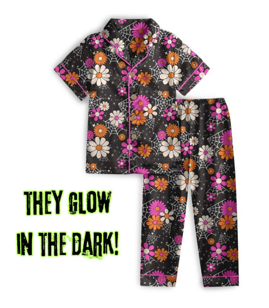 Eerie-sistable Blooms Women’s Two Piece Sleep Set (Pants & Short Sleeve Shirt)